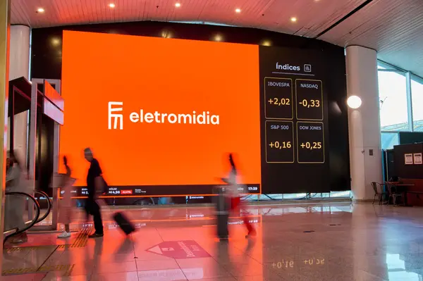 Eletromidia compra a Urbana Mídia e se torna líder em BH